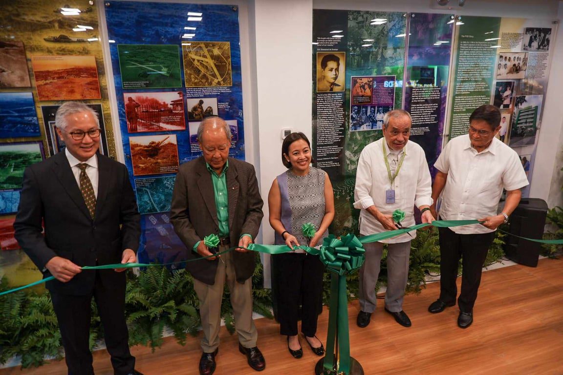 Makati Mayor Abby Binay led the unveiling of Philippine Veterans Bank’s World War II History Wall at the bank’s main branch in Makati, joined by (L-R) Atty. Carlos Alfonso T. Ocampo, Vice Chairman; Roberto F. de Ocampo, Chairman; Renato A. Claravall, President & CEO; and PltGen. Reynaldo V. Velasco, Ph.D. (Ret), Director.