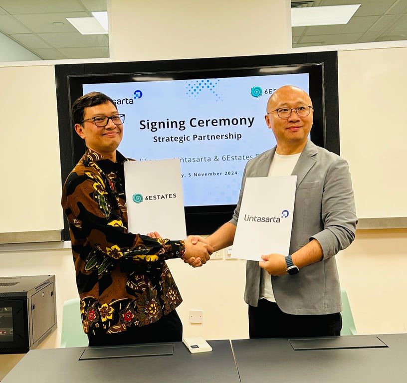 (Ki-ka) Bayu Hanantasena (President Director & CEO Lintasarta) & Dr. Luan Huanbo (Founder & CEO 6Estates) signing Strategic Partnership on 5 November 2024